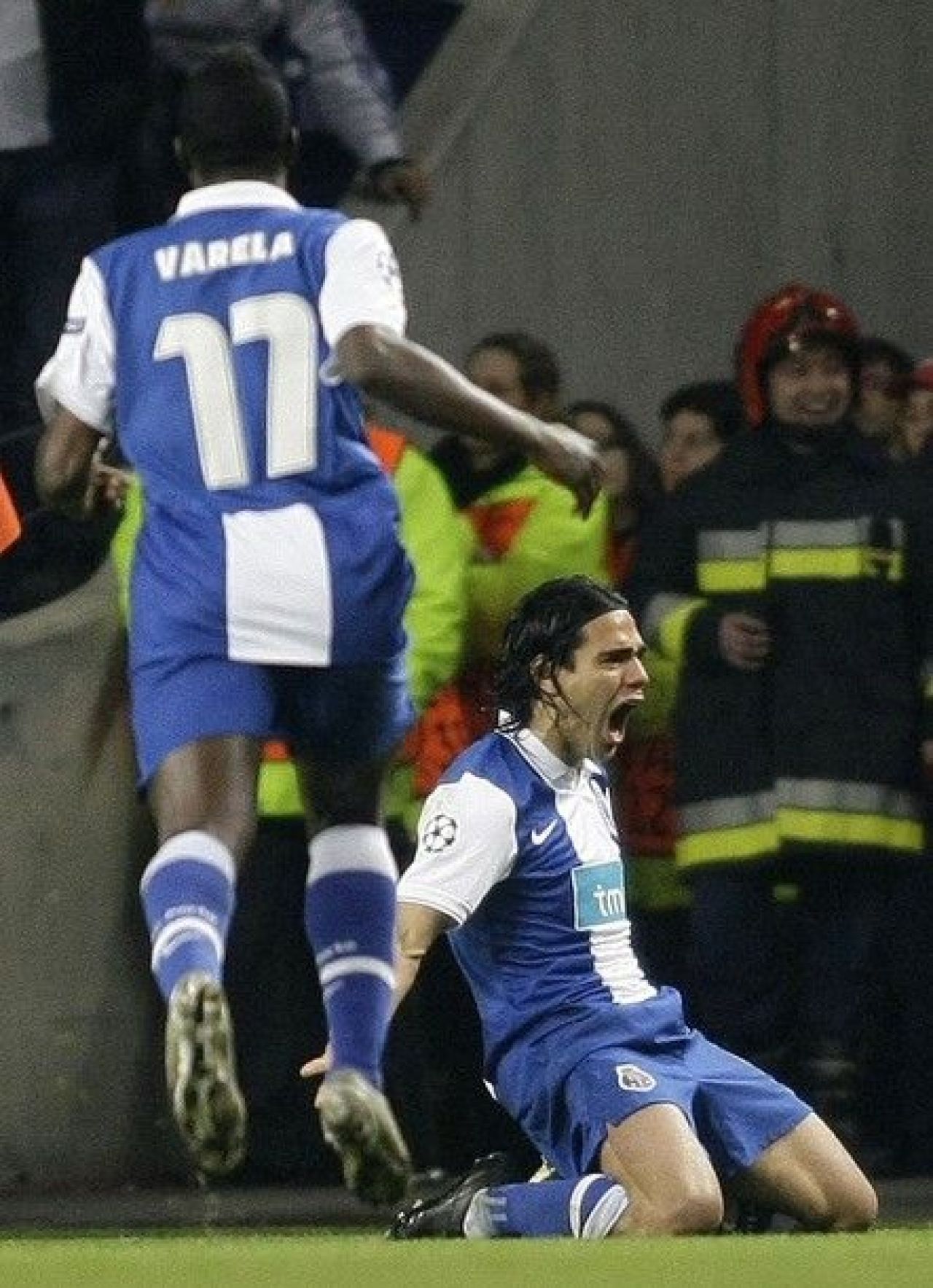 Cum sa te bati singur :) Arsenal isi da autogol si pierde la Porto cu 2-1! Vezi rezumat_6