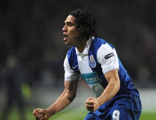 Cum sa te bati singur :) Arsenal isi da autogol si pierde la Porto cu 2-1! Vezi rezumat_9