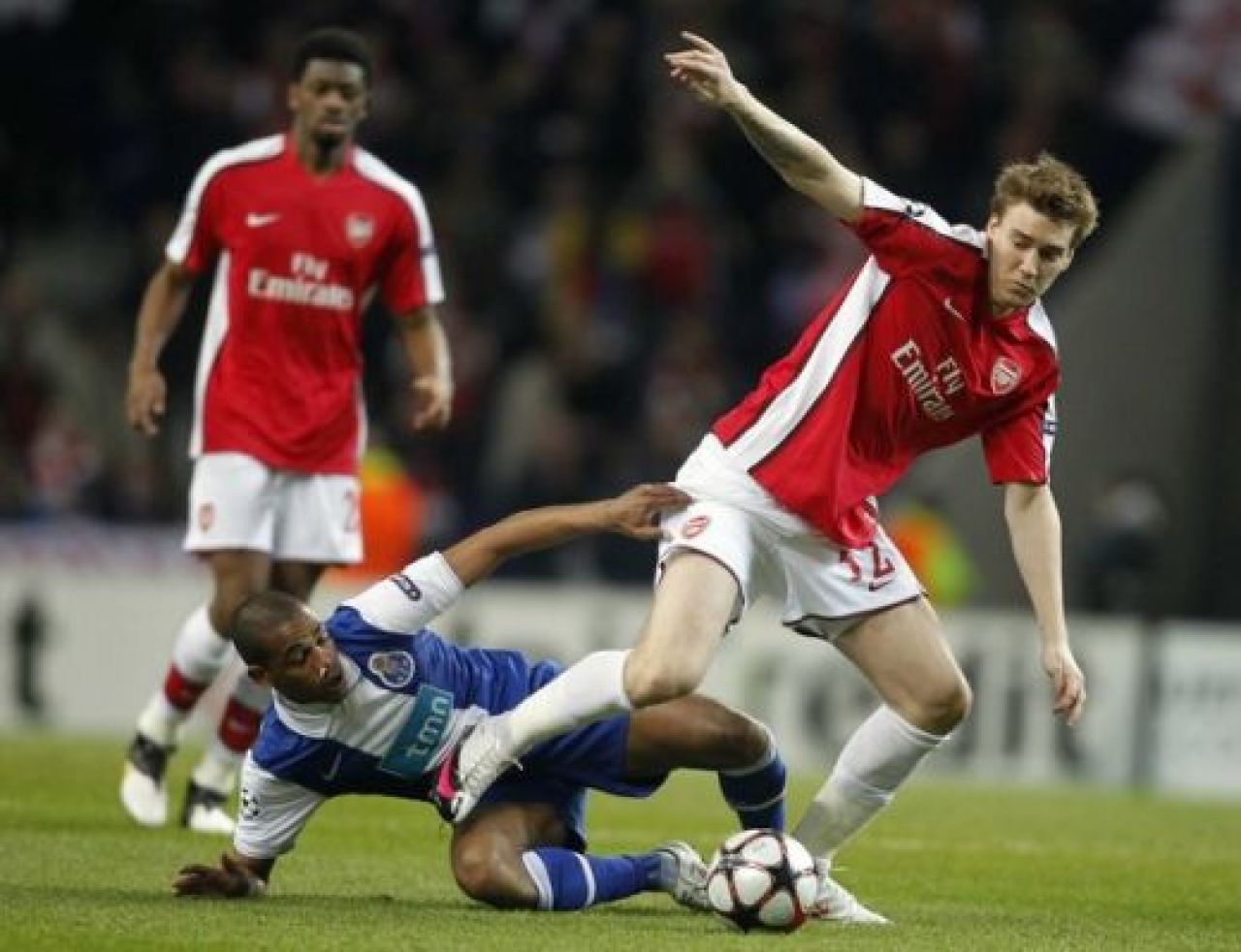 Cum sa te bati singur :) Arsenal isi da autogol si pierde la Porto cu 2-1! Vezi rezumat_18