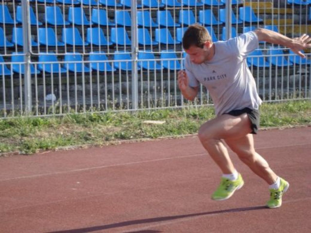 Povestea zilei: Mircea Nicolescu a schimbat bobul pentru terenul de rugby_5