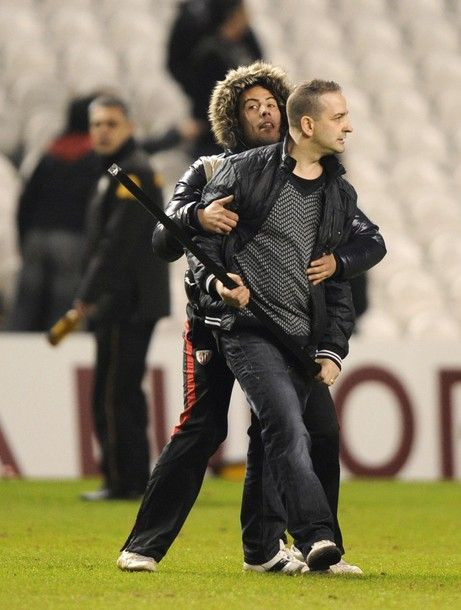 IMAGINI SOCANTE! Pumni si sange la Bilbao - Anderlecht: fanii s-au batut CRUNT pe teren_7