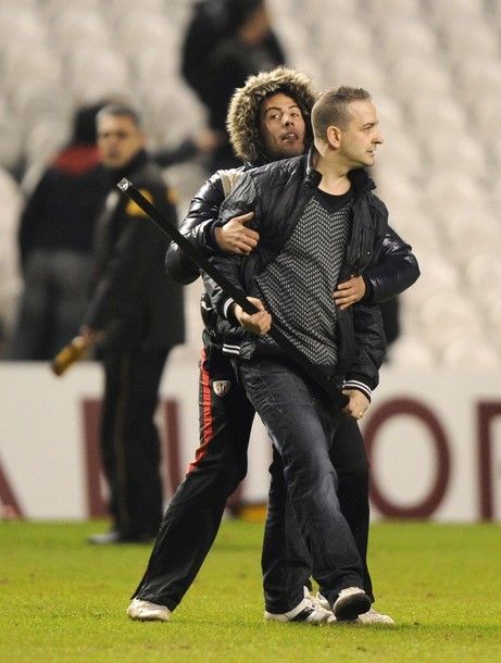 IMAGINI SOCANTE! Pumni si sange la Bilbao - Anderlecht: fanii s-au batut CRUNT pe teren_7