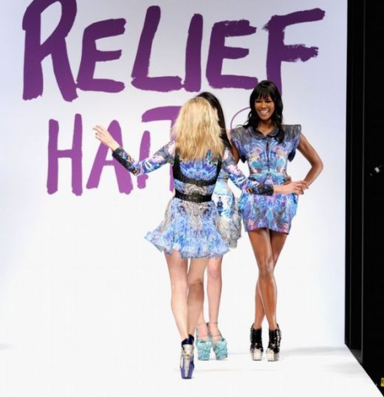 Buna ... dimineata! Un trio incendiar: Kate Moss si Naomi Campbell l-au cucerit pe Fabregas!_8