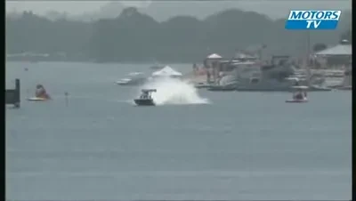 VIDEO: Si-a vazut moartea cu ochii! Accident la 220 km/h!