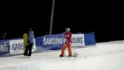 VIDEO: Cel mai nebun sport de iarna! Snowboard sau baschet?