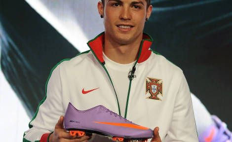 FOTO / Ronaldo vrea sa faca istorie cu ghetele VIOLET: 
