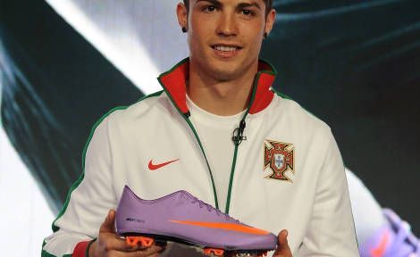 FOTO / Ronaldo vrea sa faca istorie cu ghetele VIOLET: