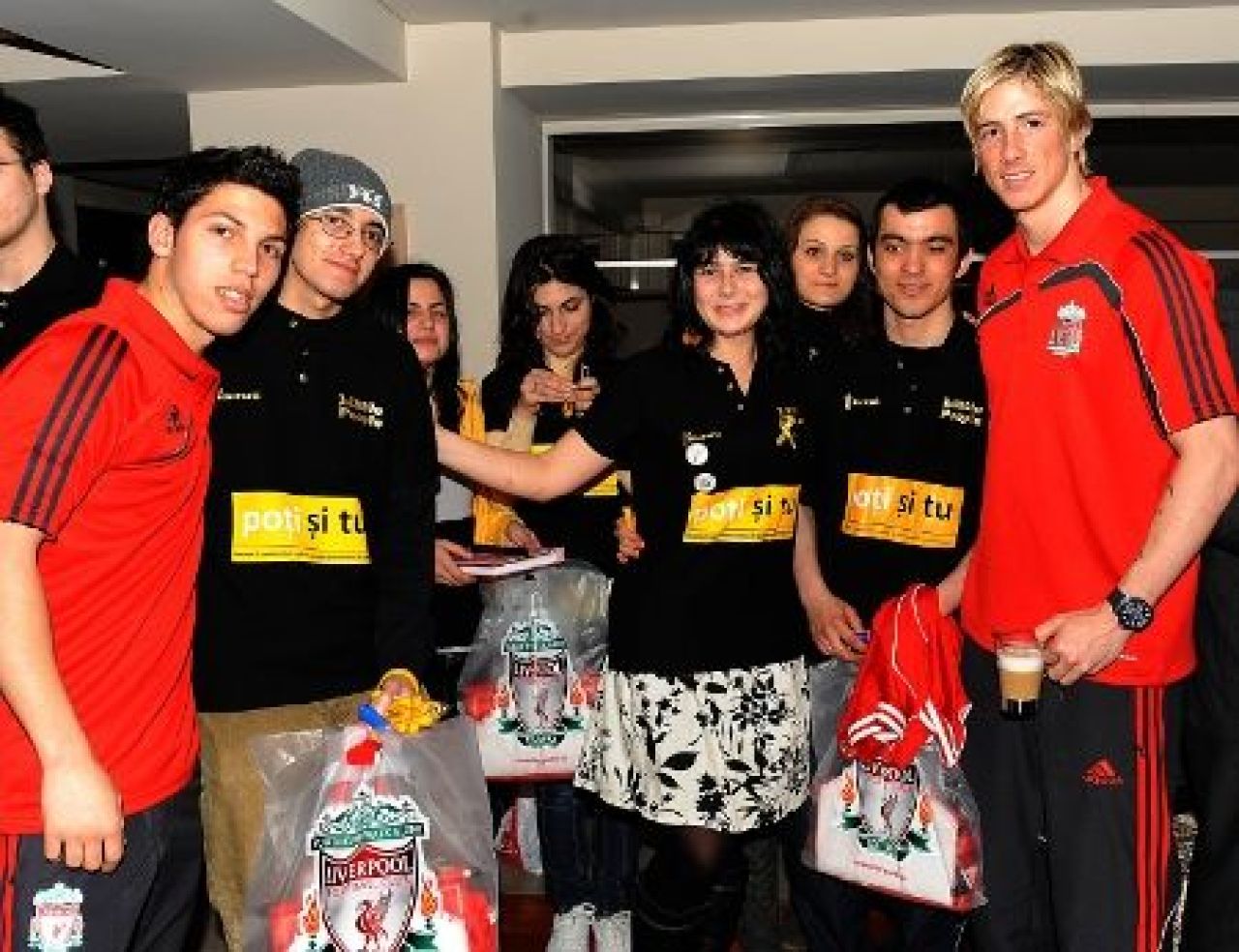 VIDEO / Torres s-a intalnit cu copiii orfani din Romania: