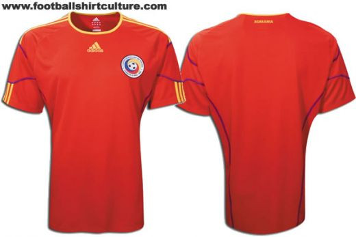 FOTO: Razvan Lucescu lanseaza luni tricourile rosii ale nationalei!_7