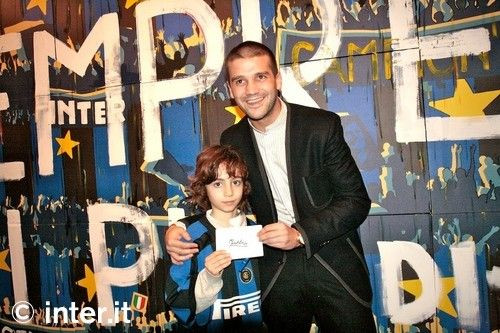 SUPERFOTO / Ce mesaj i-au transmis fanii lui Chivu!_8