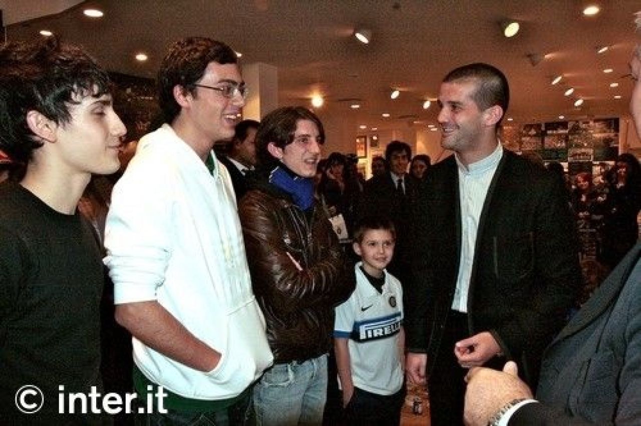SUPERFOTO / Ce mesaj i-au transmis fanii lui Chivu!_10