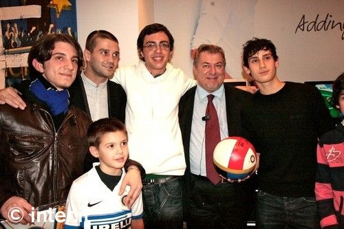 SUPERFOTO / Ce mesaj i-au transmis fanii lui Chivu!_11