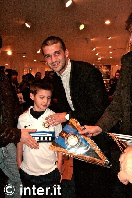 SUPERFOTO / Ce mesaj i-au transmis fanii lui Chivu!_12