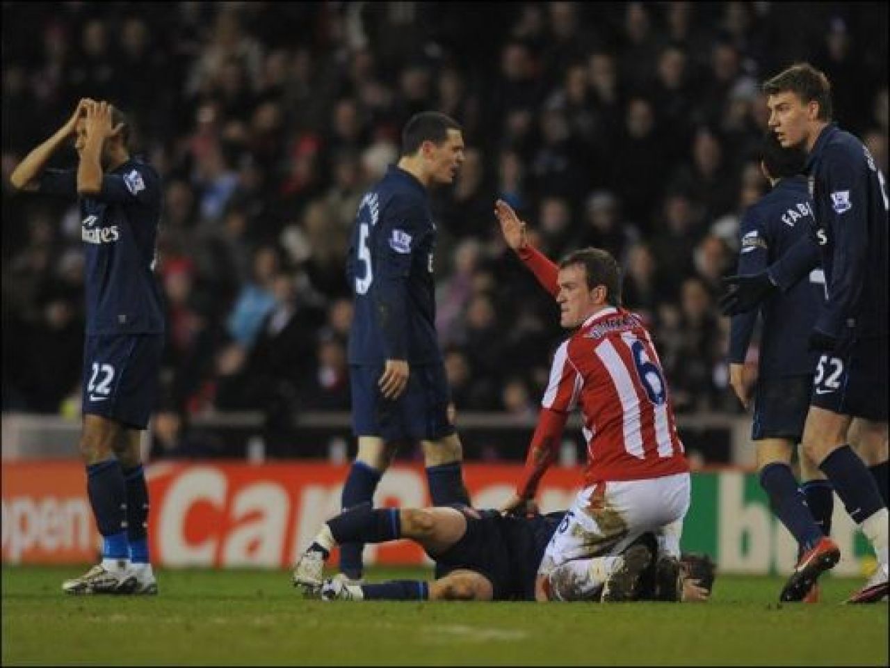 SOC la Arsenal! Vezi un tackling HORROR care ii poate incheia cariera unui pusti de 19 ani!_6