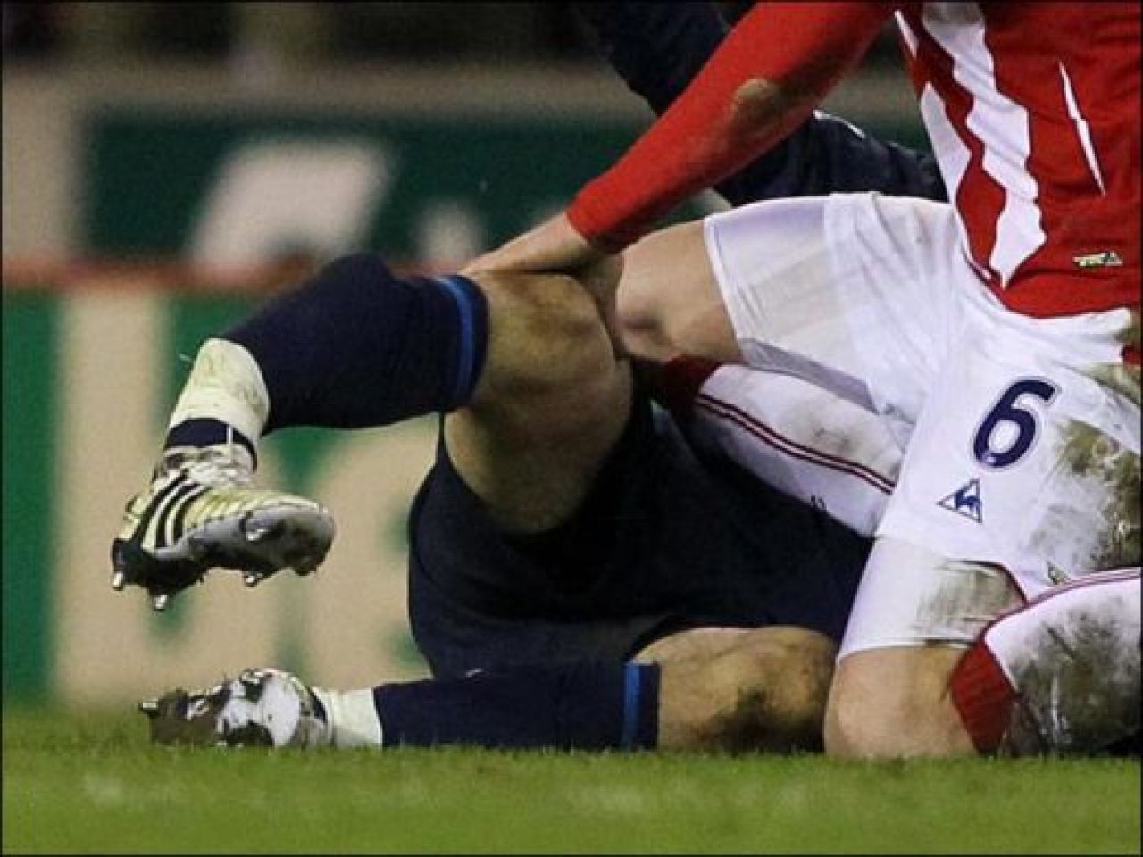 SOC la Arsenal! Vezi un tackling HORROR care ii poate incheia cariera unui pusti de 19 ani!_7