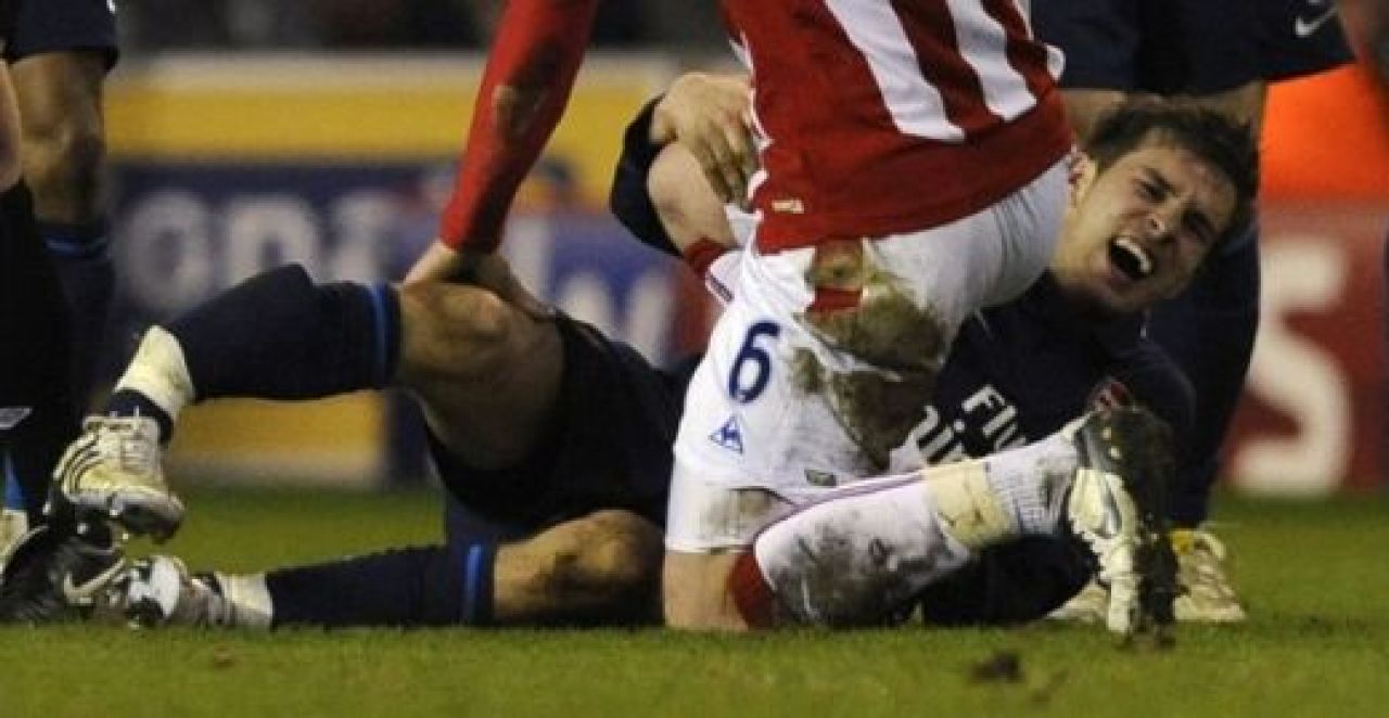SOC la Arsenal! Vezi un tackling HORROR care ii poate incheia cariera unui pusti de 19 ani!_11