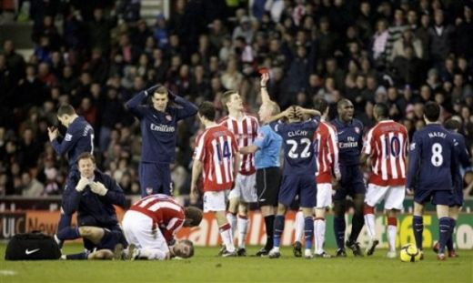 SOC la Arsenal! Vezi un tackling HORROR care ii poate incheia cariera unui pusti de 19 ani!_14