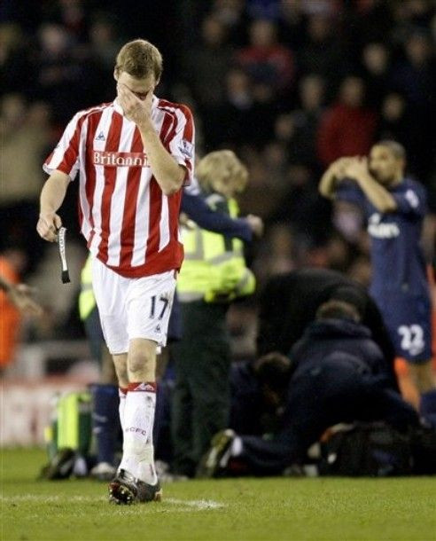 SOC la Arsenal! Vezi un tackling HORROR care ii poate incheia cariera unui pusti de 19 ani!_15