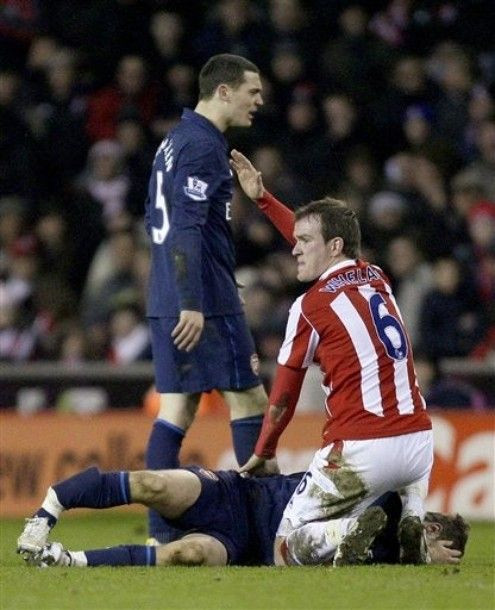 SOC la Arsenal! Vezi un tackling HORROR care ii poate incheia cariera unui pusti de 19 ani!_20