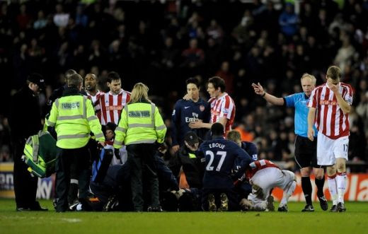 SOC la Arsenal! Vezi un tackling HORROR care ii poate incheia cariera unui pusti de 19 ani!_22