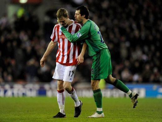 SOC la Arsenal! Vezi un tackling HORROR care ii poate incheia cariera unui pusti de 19 ani!_23