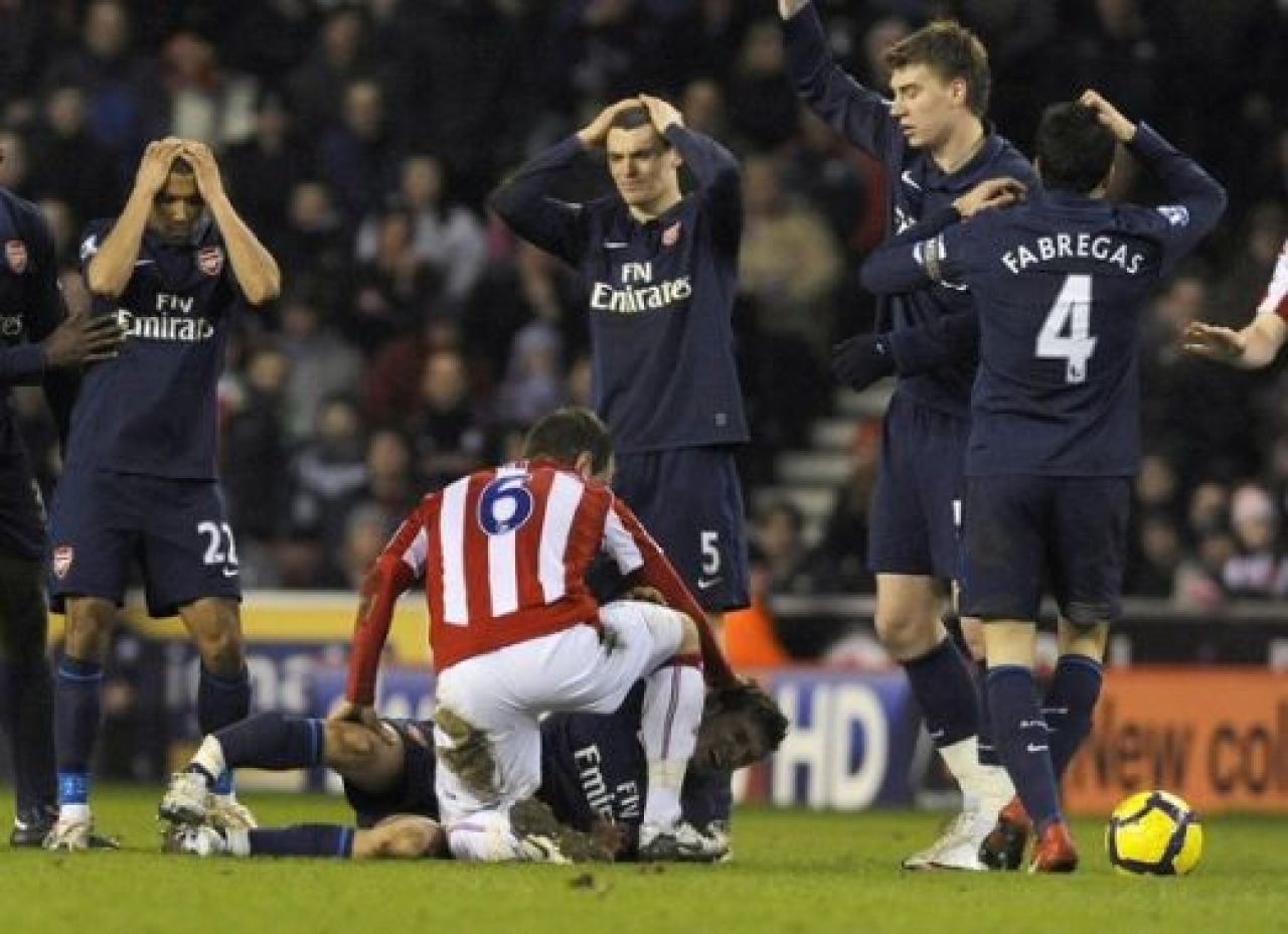SOC la Arsenal! Vezi un tackling HORROR care ii poate incheia cariera unui pusti de 19 ani!_24