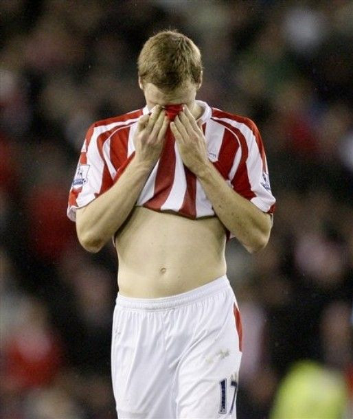 SOC la Arsenal! Vezi un tackling HORROR care ii poate incheia cariera unui pusti de 19 ani!_26