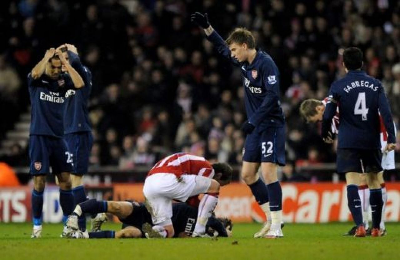SOC la Arsenal! Vezi un tackling HORROR care ii poate incheia cariera unui pusti de 19 ani!_30