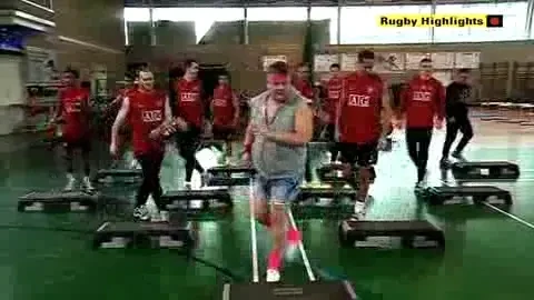 VIDEO IREAL! Cea mai COMICA lectie de aerobic cu Rooney si jucatorii lui United! :))