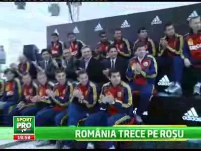 Razvan a prezentat tricoul ROSU: E un nou inceput pentru nationala