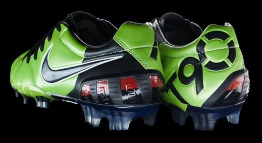 Radoi, M.Niculae si P.Marin, primii fotbalisti din Romania care vor juca cu ghete ca ale lui Rooney si Torres!_27