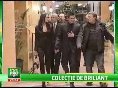 Colectia de haine "Adrian Mutu", prezentata la Bucuresti, in sprijinul starului Fiorentinei!