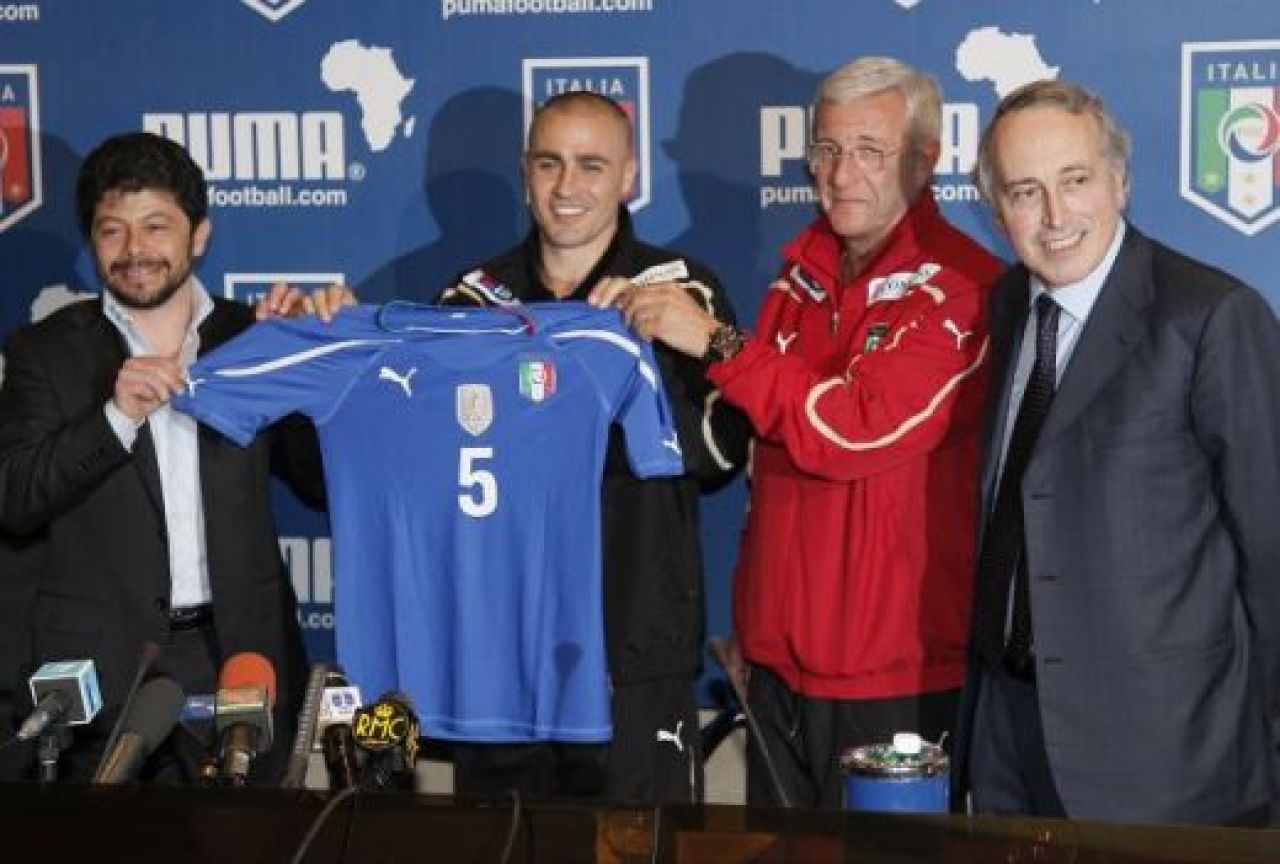 FOTO: Italia, in 3D! Vezi echipamentul pentru Cupa Mondiala!_2