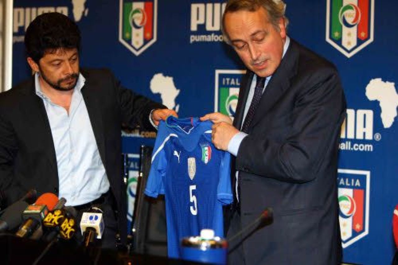 FOTO: Italia, in 3D! Vezi echipamentul pentru Cupa Mondiala!_6