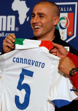 FOTO: Italia, in 3D! Vezi echipamentul pentru Cupa Mondiala!_10