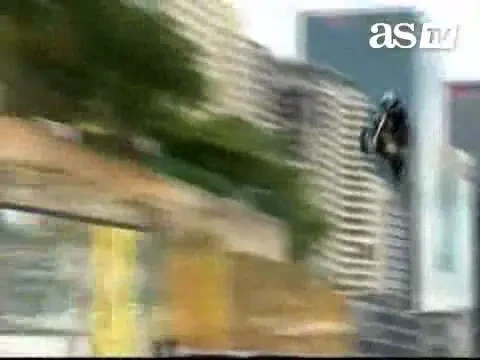 VIDEO Nebunie TOTALA! Recordul mondial la saritura cu Harley Davidson!