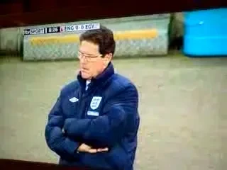 VIDEO Capello prins ca motaia la amicalul Angliei! Fanii i-au facut imn pentru mondiale!