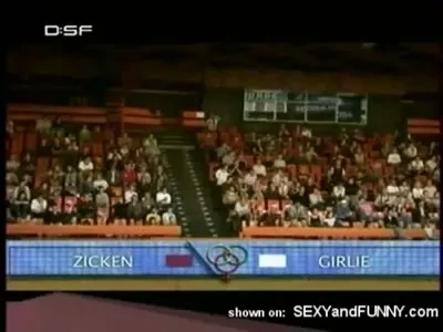 VIDEO SUPER HOT! Bowling cu fete dezbracate! Te bagi?