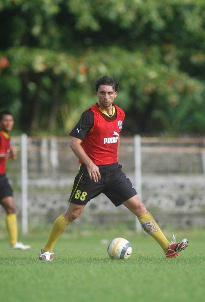 A centrat in Indonezia si a dat gol in Malta! El este cel mai plimbat jucator roman: vezi povestea Soimului Maltez!_13