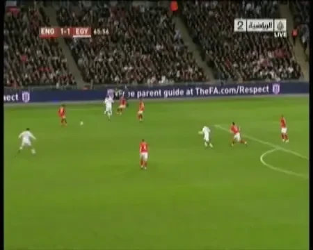 VIDEO / Cat TUPEU! Vezi cine a avut curajul sa-l umileasca pe Steven Gerrard: