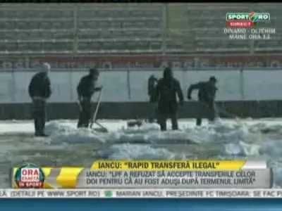 VIDEO Incredibil! Fanii rapidisti au curatat gazonul de teama ca echipa sa nu piarda la masa verde!