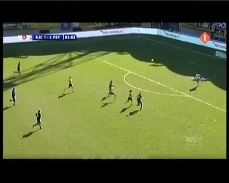 VIDEO / Fotbalistii si-au pierdut mintile! Vezi&nbsp;ce tackling ORIBIL a reusit portarul lui Feyenoord!