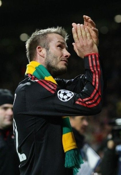 EMOTIONANT: Becks, in lacrimi aplaudat de 75.000 de fani pe Old Trafford!_3