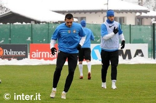 FOTO / Chivu s-a antrenat cu o casca de protectie prin zapada!_19