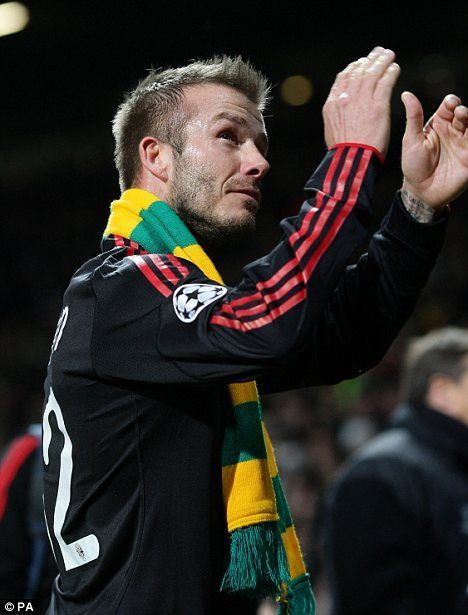 EMOTIONANT: Becks, in lacrimi aplaudat de 75.000 de fani pe Old Trafford!_16