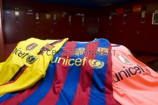 FOTO Aroganta suprema! Barcelona si-a pus emblema de campioana mondiala pe tricou!_2