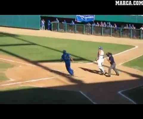 VIDEO&nbsp;Cum se enerveaza un jucator de baseball! Vezi cursa senzationala! :))