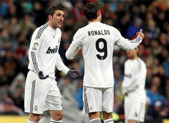 FOTO! De aici a inceput scandalul la Real! Astea sunt fazele in care Higuain l-a IGNORAT pe Ronaldo_2