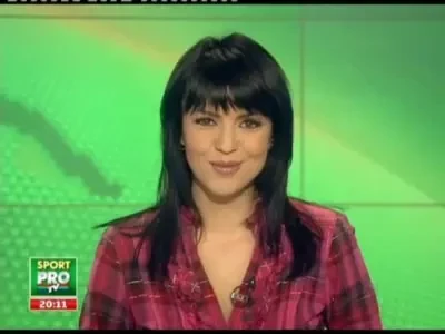 VIDEO / Cel mai PUTERNIC om din lume a reusit sa traga un... AVION!