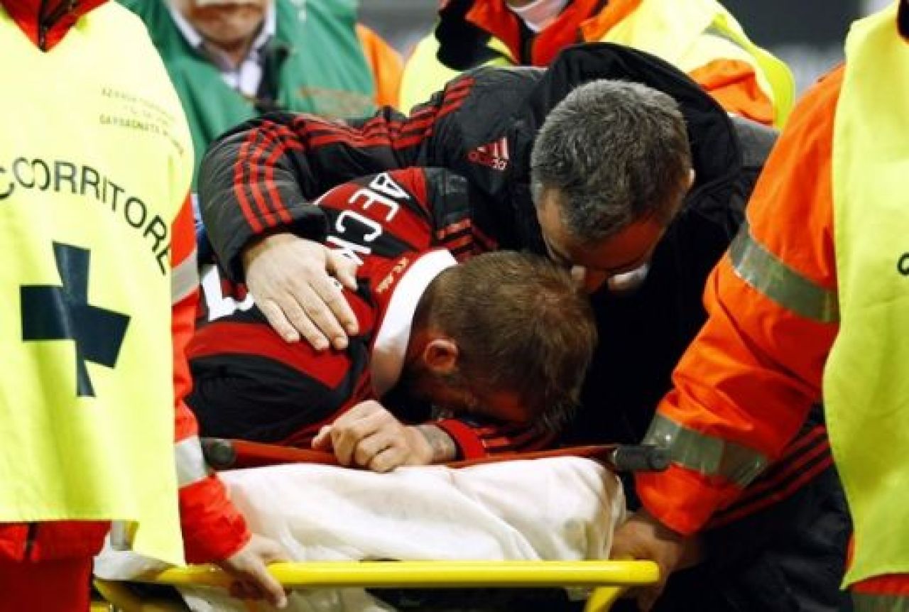 VIDEO Beckham, operat de urgenta in Finlanda! Poate rata Cupa Mondiala!_5